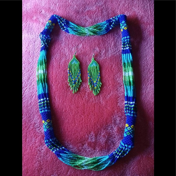 Hand beaded set NEW - Picture 1 of 2